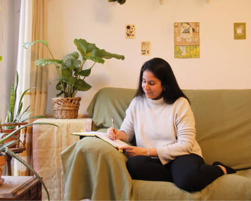 Mujer emprendiendo, superando su miedo a emprender gracias al apoyo del grupo