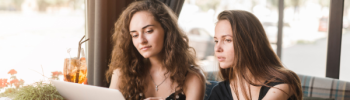 Mujeres emprendiendo juntas para superar el bloqueo al emprender